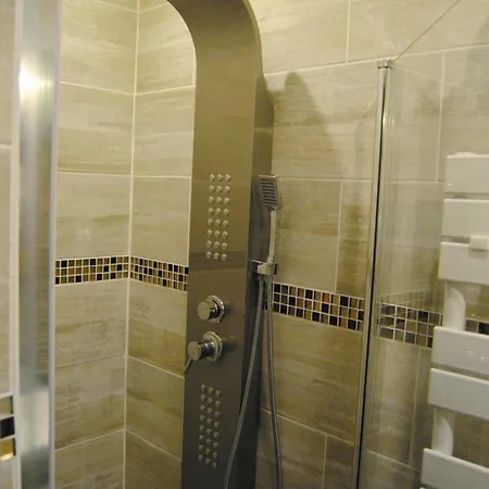 Chateau De Montchoisy 4*